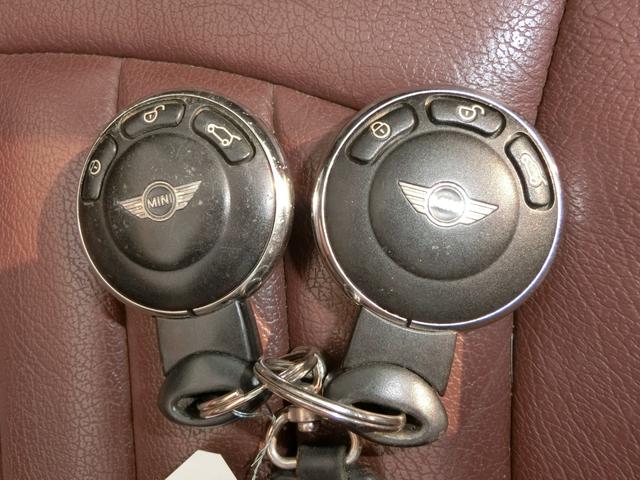 ＭＩＮＩ クーパー　コンバーチブル　オープンカー　ＥＴＣ　ＡＴ　キーレスエントリー　アルミホイール　盗難防止システム　ＡＢＳ　ＣＤ　エアコン　パワーステアリング　パワーウィンドウ（50枚目）