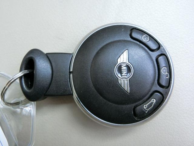 ＭＩＮＩ クーパーＳ　ＥＴＣ　バックカメラ　ナビ　アルミホイール　ＨＩＤ　サンルーフ　キーレスエントリー　ＡＴ　電動リアゲート　ＡＢＳ　ＣＤ　エアコン　パワーステアリング　パワーウィンドウ　運転席エアバッグ（12枚目）