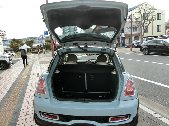 ＭＩＮＩ クーパーＳ　ＥＴＣ　バックカメラ　ナビ　アルミホイール　ＨＩＤ　サンルーフ　キーレスエントリー　ＡＴ　電動リアゲート　ＡＢＳ　ＣＤ　エアコン　パワーステアリング　パワーウィンドウ　運転席エアバッグ（22枚目）