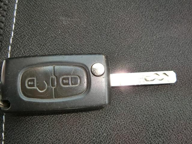 ＤＳ３ 　ＥＴＣ　アルミホイール　キーレスエントリー　ＡＴ　ＥＳＣ　エアコン　パワーステアリング　パワーウィンドウ　運転席エアバッグ　助手席エアバッグ（38枚目）