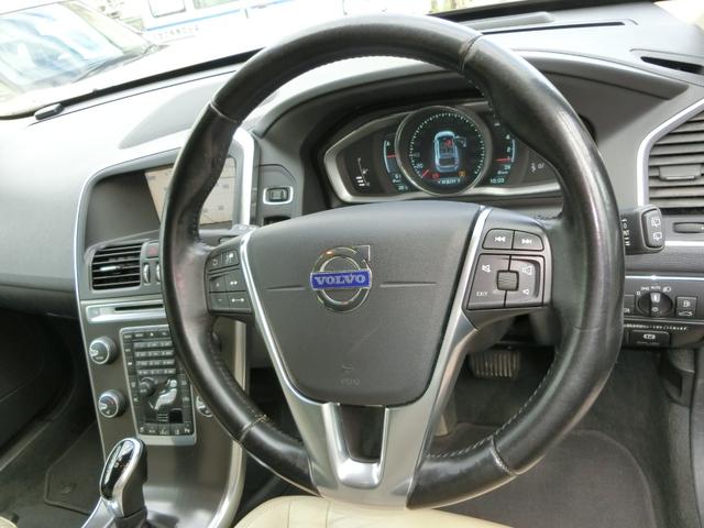 ＸＣ６０ 　ＥＴＣ　バックカメラ　クリアランスソナー　レーンアシスト　衝突被害軽減システム　ナビ　オートライト　アルミホイール　キーレスエントリー　電動格納ミラー　シートヒーター　ＡＴ　盗難防止システム　ＣＤ（2枚目）