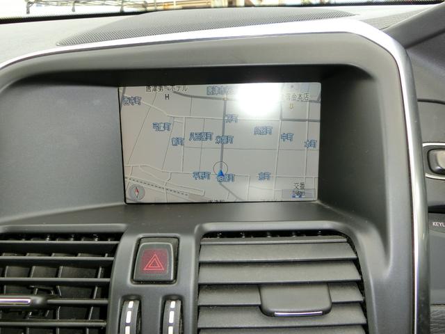 ＸＣ６０ 　ＥＴＣ　バックカメラ　クリアランスソナー　レーンアシスト　衝突被害軽減システム　ナビ　オートライト　アルミホイール　キーレスエントリー　電動格納ミラー　シートヒーター　ＡＴ　盗難防止システム　ＣＤ（4枚目）