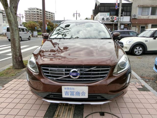 ＸＣ６０ 　ＥＴＣ　バックカメラ　クリアランスソナー　レーンアシスト　衝突被害軽減システム　ナビ　オートライト　アルミホイール　キーレスエントリー　電動格納ミラー　シートヒーター　ＡＴ　盗難防止システム　ＣＤ（12枚目）