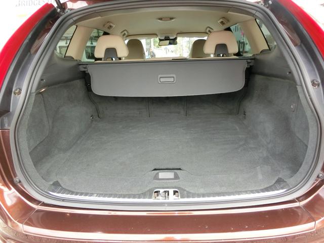 ＸＣ６０ 　ＥＴＣ　バックカメラ　クリアランスソナー　レーンアシスト　衝突被害軽減システム　ナビ　オートライト　アルミホイール　キーレスエントリー　電動格納ミラー　シートヒーター　ＡＴ　盗難防止システム　ＣＤ（19枚目）