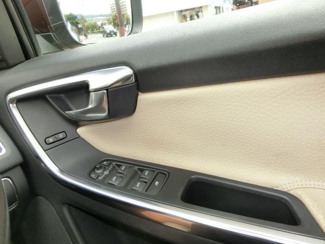 ＸＣ６０ 　ＥＴＣ　バックカメラ　クリアランスソナー　レーンアシスト　衝突被害軽減システム　ナビ　オートライト　アルミホイール　キーレスエントリー　電動格納ミラー　シートヒーター　ＡＴ　盗難防止システム　ＣＤ（26枚目）