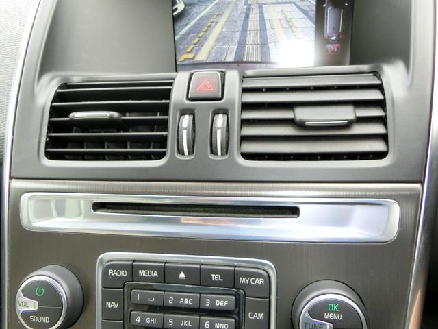 ＸＣ６０ 　ＥＴＣ　バックカメラ　クリアランスソナー　レーンアシスト　衝突被害軽減システム　ナビ　オートライト　アルミホイール　キーレスエントリー　電動格納ミラー　シートヒーター　ＡＴ　盗難防止システム　ＣＤ（28枚目）