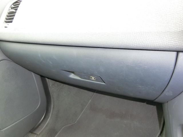 ＸＣ６０ 　ＥＴＣ　バックカメラ　クリアランスソナー　レーンアシスト　衝突被害軽減システム　ナビ　オートライト　アルミホイール　キーレスエントリー　電動格納ミラー　シートヒーター　ＡＴ　盗難防止システム　ＣＤ（30枚目）