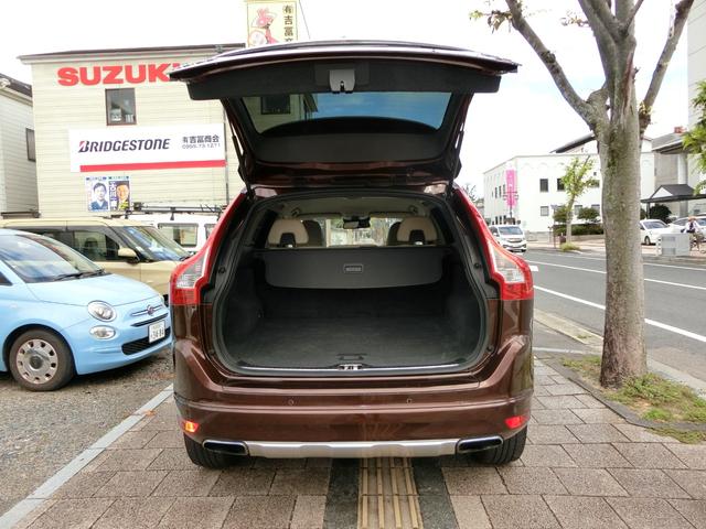 ＸＣ６０ 　ＥＴＣ　バックカメラ　クリアランスソナー　レーンアシスト　衝突被害軽減システム　ナビ　オートライト　アルミホイール　キーレスエントリー　電動格納ミラー　シートヒーター　ＡＴ　盗難防止システム　ＣＤ（40枚目）