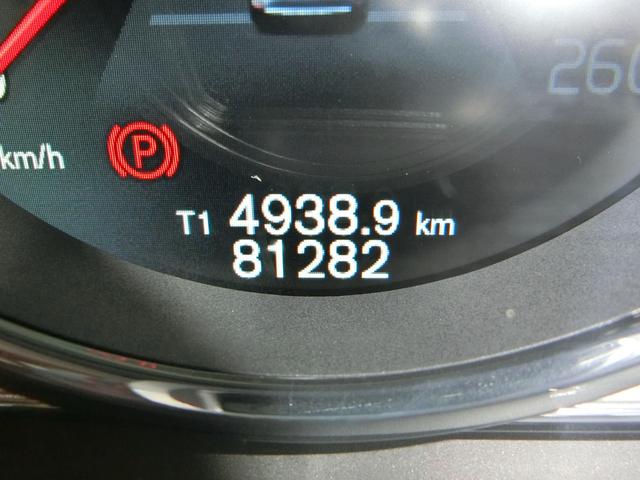 ＸＣ６０ 　ＥＴＣ　バックカメラ　クリアランスソナー　レーンアシスト　衝突被害軽減システム　ナビ　オートライト　アルミホイール　キーレスエントリー　電動格納ミラー　シートヒーター　ＡＴ　盗難防止システム　ＣＤ（41枚目）