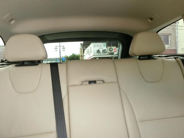 ＸＣ６０ 　ＥＴＣ　バックカメラ　クリアランスソナー　レーンアシスト　衝突被害軽減システム　ナビ　オートライト　アルミホイール　キーレスエントリー　電動格納ミラー　シートヒーター　ＡＴ　盗難防止システム　ＣＤ（46枚目）