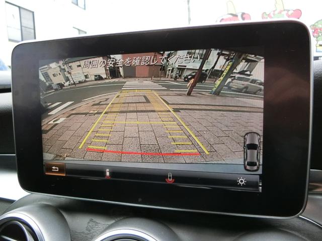 バックカメラおよびガイドライン表示が装着されていますので、車庫入れが苦手な人でもアシストしてくれます。