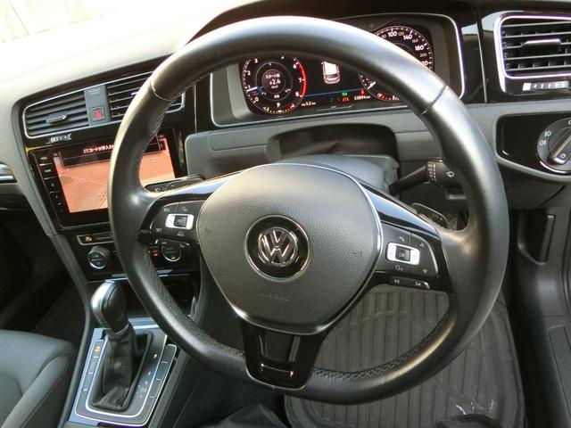 ゴルフ 　バックカメラ　ナビ　オートクルーズコントロール　衝突被害軽減システム　アルミホイール　オートライト　ＬＥＤヘッドランプ　スマートキー　アイドリングストップ　ＡＴ　盗難防止システム　ＡＢＳ　ＥＳＣ　ＣＤ（2枚目）