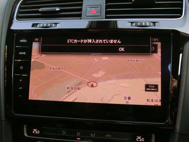 ゴルフ 　バックカメラ　ナビ　オートクルーズコントロール　衝突被害軽減システム　アルミホイール　オートライト　ＬＥＤヘッドランプ　スマートキー　アイドリングストップ　ＡＴ　盗難防止システム　ＡＢＳ　ＥＳＣ　ＣＤ（3枚目）