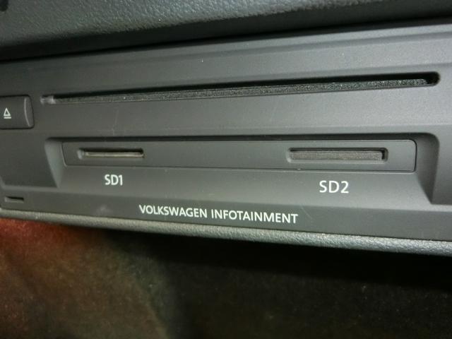 ゴルフ 　バックカメラ　ナビ　オートクルーズコントロール　衝突被害軽減システム　アルミホイール　オートライト　ＬＥＤヘッドランプ　スマートキー　アイドリングストップ　ＡＴ　盗難防止システム　ＡＢＳ　ＥＳＣ　ＣＤ（6枚目）