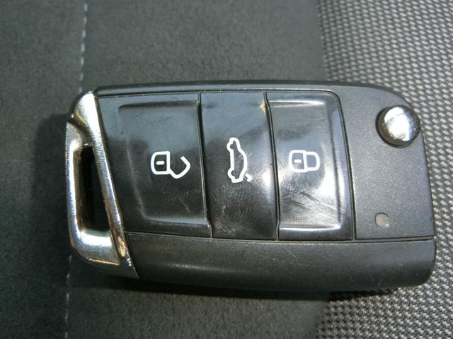 ゴルフ 　バックカメラ　ナビ　オートクルーズコントロール　衝突被害軽減システム　アルミホイール　オートライト　ＬＥＤヘッドランプ　スマートキー　アイドリングストップ　ＡＴ　盗難防止システム　ＡＢＳ　ＥＳＣ　ＣＤ（10枚目）