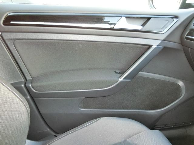 ゴルフ 　バックカメラ　ナビ　オートクルーズコントロール　衝突被害軽減システム　アルミホイール　オートライト　ＬＥＤヘッドランプ　スマートキー　アイドリングストップ　ＡＴ　盗難防止システム　ＡＢＳ　ＥＳＣ　ＣＤ（41枚目）