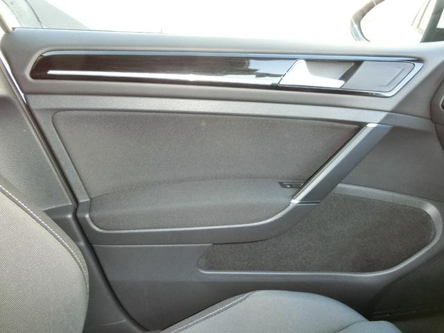 ゴルフ 　バックカメラ　ナビ　オートクルーズコントロール　衝突被害軽減システム　アルミホイール　オートライト　ＬＥＤヘッドランプ　スマートキー　アイドリングストップ　ＡＴ　盗難防止システム　ＡＢＳ　ＥＳＣ　ＣＤ（49枚目）