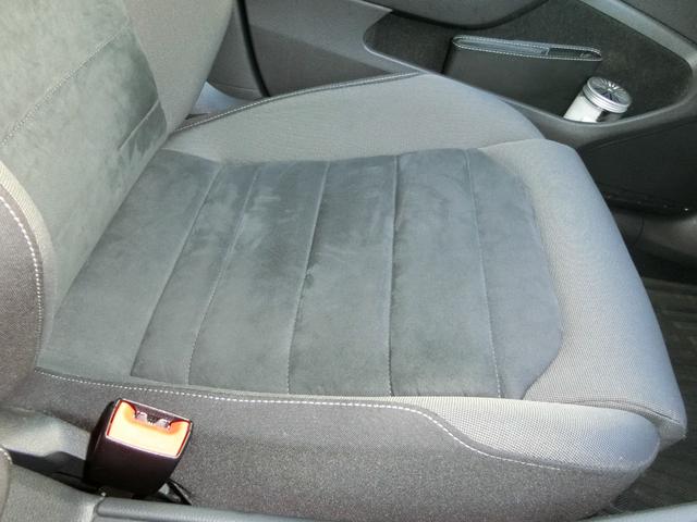 ゴルフ 　バックカメラ　ナビ　オートクルーズコントロール　衝突被害軽減システム　アルミホイール　オートライト　ＬＥＤヘッドランプ　スマートキー　アイドリングストップ　ＡＴ　盗難防止システム　ＡＢＳ　ＥＳＣ　ＣＤ（55枚目）