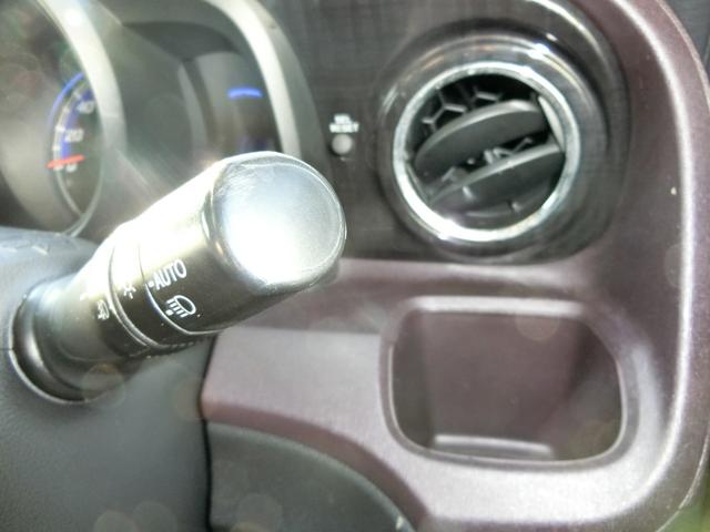 N-ONE プレミアム・Lパッケージ ドライブレコーダー ETC ナビ TV オートライト HID スマートキー アイドリングストップ ベンチシート CVT 盗難防止システム ABS ESC CD DVD再生 アルミホイール(9枚目)