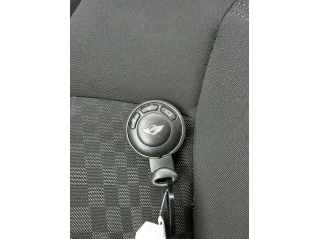 ＭＩＮＩ 　ＥＴＣ　アルミホイール　キーレスエントリー　ＨＩＤ　ＡＴ　ＡＢＳ　エアコン　パワーステアリング　パワーウィンドウ　運転席エアバッグ　助手席エアバッグ（10枚目）