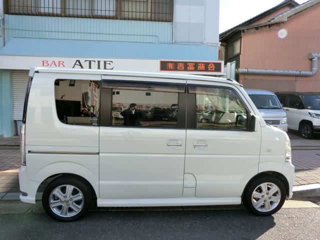 エブリイワゴン ＰＺターボスペシャル　４ＷＤ　ＥＴＣ　バックカメラ　両側電動スライドドア　ＨＩＤ　キーレスエントリー　電動格納ミラー　シートヒーター　ＡＴ　盗難防止システム　ＡＢＳ　アルミホイール　衝突安全ボディ　エアコン（14枚目）