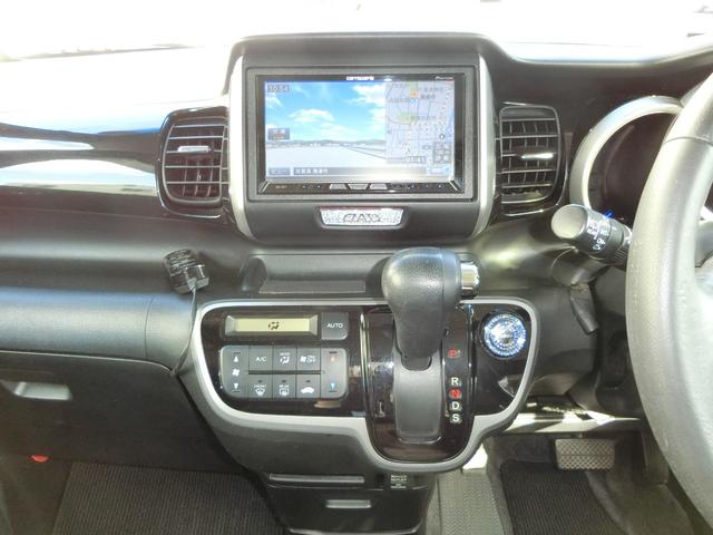 N-BOXカスタム G・ターボパッケージ ドライブレコーダー ETC バックカメラ 両側電動スライドドア ナビ オートクルーズコントロール オートライト HID スマートキー 電動格納ミラー ベンチシート 後席モニター CVT(3枚目)