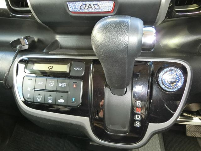 N-BOXカスタム G・ターボパッケージ ドライブレコーダー ETC バックカメラ 両側電動スライドドア ナビ オートクルーズコントロール オートライト HID スマートキー 電動格納ミラー ベンチシート 後席モニター CVT(6枚目)