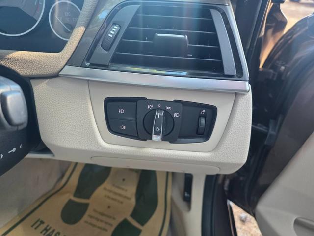 ���̖͂��邳�ɉ����Ď����I�Ƀw�b�h���C�g���I���^�I�t����I�[�g���C�g�V�X�e���𑕔����Ă���܂��B