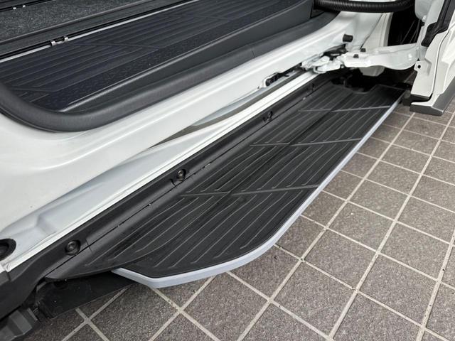 ヴォクシー Ｓ－Ｇ　ＮＥＷＳ　ＤＥＳＩＧＮ製エアロ（グリル，Ｆ，Ｓ，Ｒ）　ＲＳＲ車高調　１９インチホイール　アルパイン製デジタルプロセッサーＰＸＥ－Ｒ５００装着　トヨタセーフティセンス　電動ステップ　デジタルキー（4枚目）