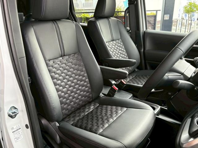 ヴォクシー ハイブリッドＳ－Ｚ　カイテキリベンパッケージ　登録済み未使用車　セーフティセンス　ＬＥＤライト　ターンランプ　アドバンスドパーク　ユニバーサルステップ　１３．２型後席ディスプレイ　デジタルインナーミラー　１７インチＡＷ（24枚目）