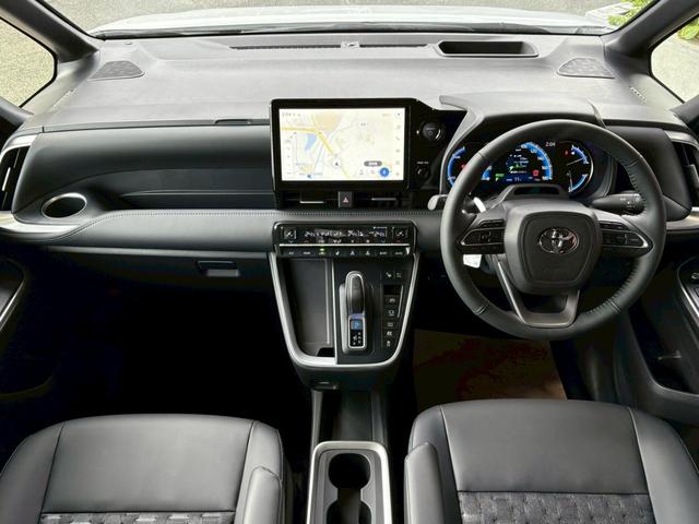 ヴォクシー ハイブリッドＳ－Ｚ　カイテキリベンパッケージ　登録済み未使用車　セーフティセンス　ＬＥＤライト　ターンランプ　アドバンスドパーク　ユニバーサルステップ　１３．２型後席ディスプレイ　デジタルインナーミラー　１７インチＡＷ（25枚目）