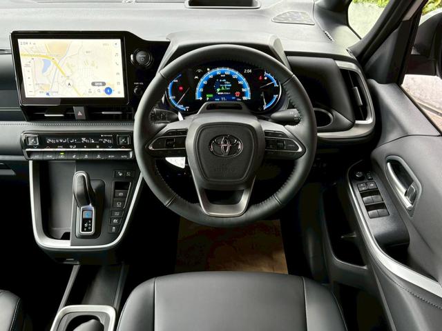 ヴォクシー ハイブリッドＳ－Ｚ　カイテキリベンパッケージ　登録済み未使用車　セーフティセンス　ＬＥＤライト　ターンランプ　アドバンスドパーク　ユニバーサルステップ　１３．２型後席ディスプレイ　デジタルインナーミラー　１７インチＡＷ（26枚目）