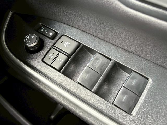 ヴォクシー ハイブリッドＳ－Ｚ　カイテキリベンパッケージ　登録済み未使用車　セーフティセンス　ＬＥＤライト　ターンランプ　アドバンスドパーク　ユニバーサルステップ　１３．２型後席ディスプレイ　デジタルインナーミラー　１７インチＡＷ（33枚目）