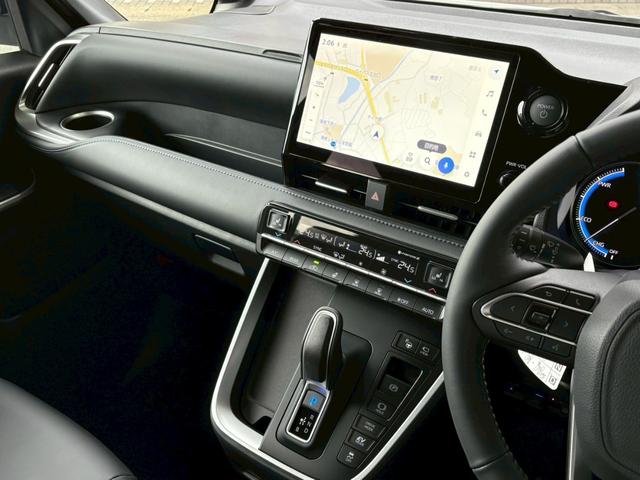 ヴォクシー ハイブリッドＳ－Ｚ　カイテキリベンパッケージ　登録済み未使用車　セーフティセンス　ＬＥＤライト　ターンランプ　アドバンスドパーク　ユニバーサルステップ　１３．２型後席ディスプレイ　デジタルインナーミラー　１７インチＡＷ（37枚目）