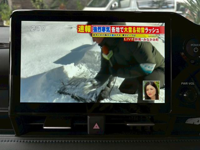 ヴォクシー ハイブリッドＳ－Ｚ　カイテキリベンパッケージ　登録済み未使用車　セーフティセンス　ＬＥＤライト　ターンランプ　アドバンスドパーク　ユニバーサルステップ　１３．２型後席ディスプレイ　デジタルインナーミラー　１７インチＡＷ（40枚目）