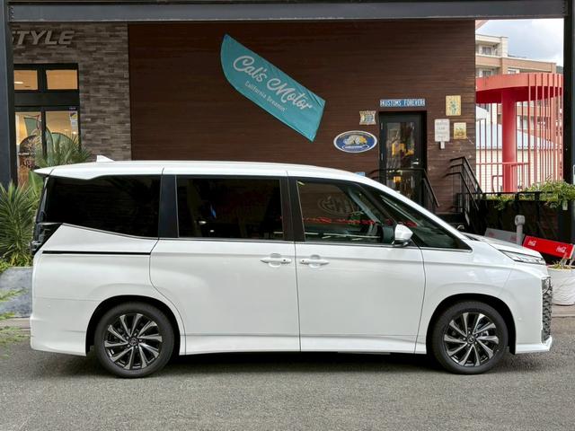 ヴォクシー ハイブリッドS-Z カイテキリベンパッケージ 登録済み未使用車 セーフティセンス LEDライト ターンランプ アドバンスドパーク ユニバーサルステップ 13.2型後席ディスプレイ デジタルインナーミラー 17インチAW(7枚目)