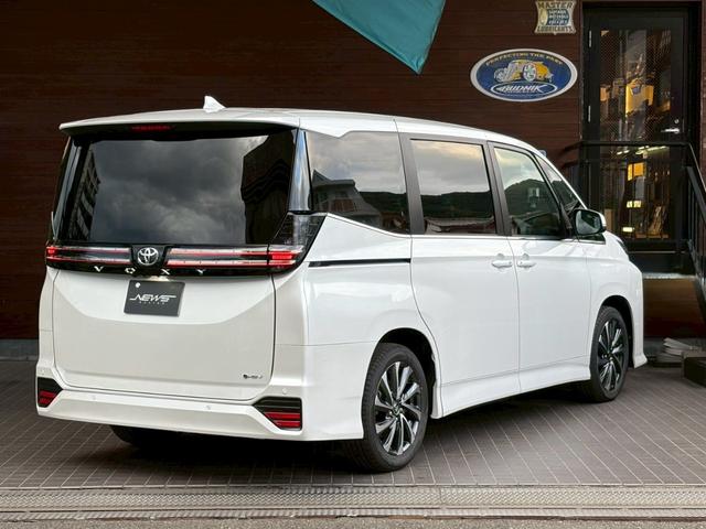 ヴォクシー ハイブリッドS-Z カイテキリベンパッケージ 登録済み未使用車 セーフティセンス LEDライト ターンランプ アドバンスドパーク ユニバーサルステップ 13.2型後席ディスプレイ デジタルインナーミラー 17インチAW(8枚目)