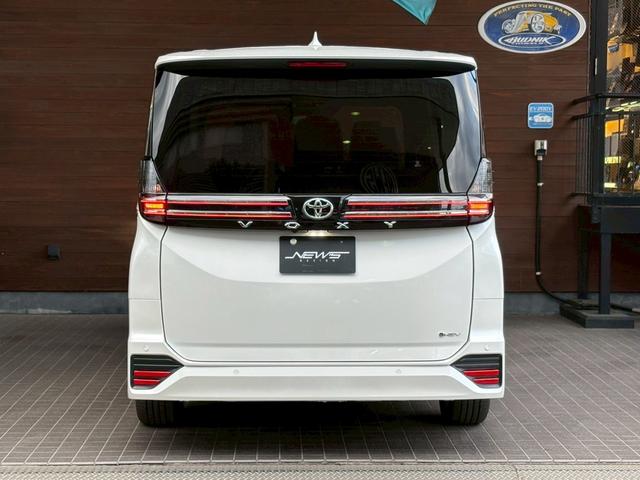 ヴォクシー ハイブリッドS-Z カイテキリベンパッケージ 登録済み未使用車 セーフティセンス LEDライト ターンランプ アドバンスドパーク ユニバーサルステップ 13.2型後席ディスプレイ デジタルインナーミラー 17インチAW(9枚目)