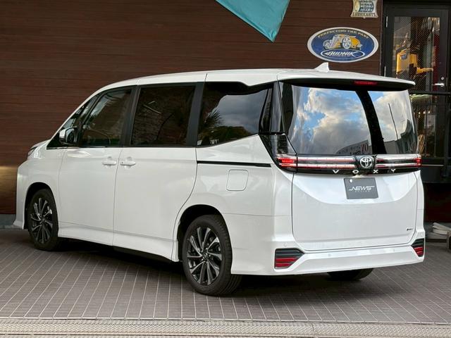 ヴォクシー ハイブリッドS-Z カイテキリベンパッケージ 登録済み未使用車 セーフティセンス LEDライト ターンランプ アドバンスドパーク ユニバーサルステップ 13.2型後席ディスプレイ デジタルインナーミラー 17インチAW(10枚目)