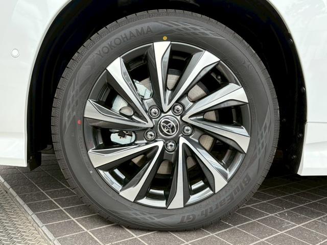 ヴォクシー ハイブリッドS-Z カイテキリベンパッケージ 登録済み未使用車 セーフティセンス LEDライト ターンランプ アドバンスドパーク ユニバーサルステップ 13.2型後席ディスプレイ デジタルインナーミラー 17インチAW(12枚目)