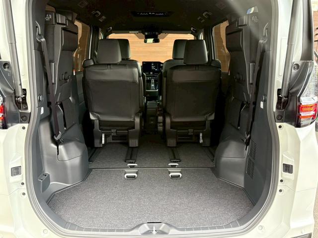 ヴォクシー ハイブリッドS-Z カイテキリベンパッケージ 登録済み未使用車 セーフティセンス LEDライト ターンランプ アドバンスドパーク ユニバーサルステップ 13.2型後席ディスプレイ デジタルインナーミラー 17インチAW(15枚目)