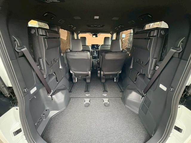 ヴォクシー ハイブリッドS-Z カイテキリベンパッケージ 登録済み未使用車 セーフティセンス LEDライト ターンランプ アドバンスドパーク ユニバーサルステップ 13.2型後席ディスプレイ デジタルインナーミラー 17インチAW(16枚目)