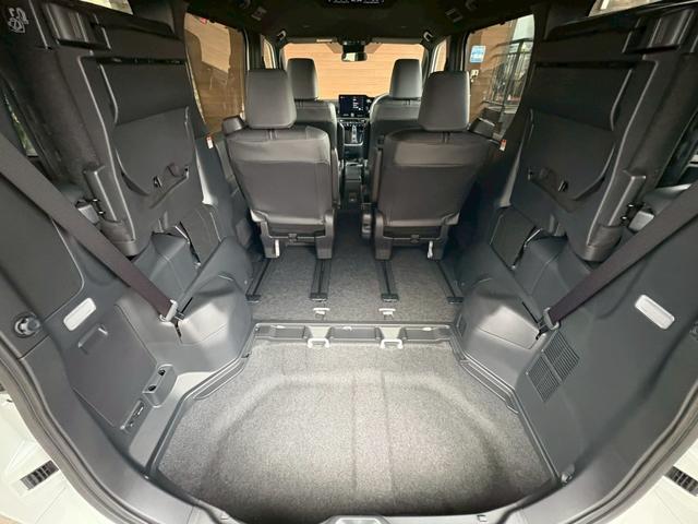 ヴォクシー ハイブリッドS-Z カイテキリベンパッケージ 登録済み未使用車 セーフティセンス LEDライト ターンランプ アドバンスドパーク ユニバーサルステップ 13.2型後席ディスプレイ デジタルインナーミラー 17インチAW(17枚目)