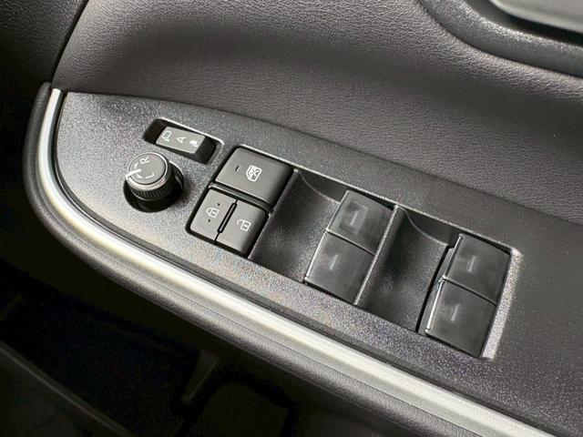 ヴォクシー ハイブリッドS-Z カイテキリベンパッケージ 登録済み未使用車 セーフティセンス LEDライト ターンランプ アドバンスドパーク ユニバーサルステップ 13.2型後席ディスプレイ デジタルインナーミラー 17インチAW(30枚目)