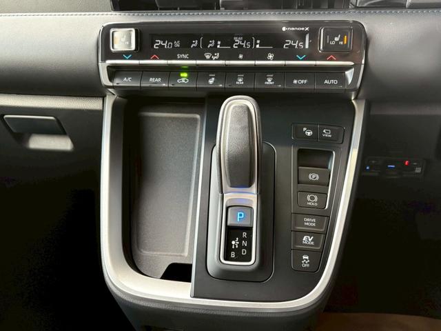 ヴォクシー ハイブリッドS-Z カイテキリベンパッケージ 登録済み未使用車 セーフティセンス LEDライト ターンランプ アドバンスドパーク ユニバーサルステップ 13.2型後席ディスプレイ デジタルインナーミラー 17インチAW(44枚目)