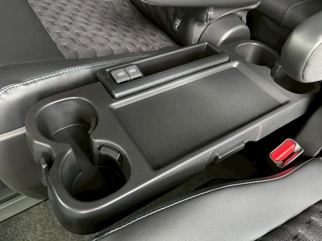 ヴォクシー ハイブリッドS-Z カイテキリベンパッケージ 登録済み未使用車 セーフティセンス LEDライト ターンランプ アドバンスドパーク ユニバーサルステップ 13.2型後席ディスプレイ デジタルインナーミラー 17インチAW(58枚目)