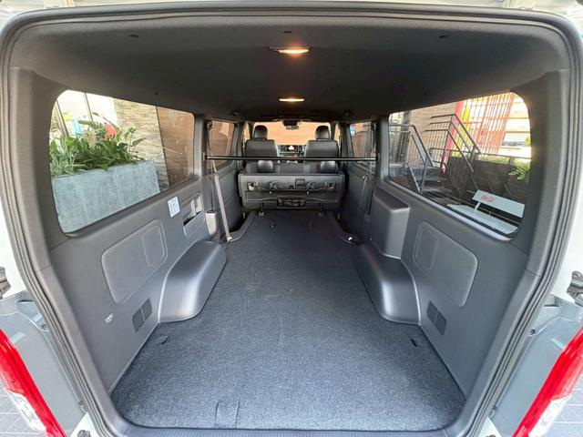 ハイエースバン スーパーＧＬ　ダークプライムＩＩ　新車未登録　８型　ダークプライムＩＩ　ナビＴＶ　全方位カメラ　トヨタセーフティセンス　両側電動スライドドア　黒木目コンビステアリング　ＪＡＯＳ前後スキッドバー　ナイトロパワー艶消黒１６ＡＷ（15枚目）