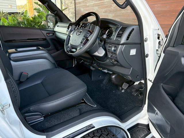 ハイエースバン スーパーＧＬ　ダークプライムＩＩ　新車未登録　８型　ダークプライムＩＩ　ナビＴＶ　全方位カメラ　トヨタセーフティセンス　両側電動スライドドア　黒木目コンビステアリング　ＪＡＯＳ前後スキッドバー　ナイトロパワー艶消黒１６ＡＷ（18枚目）