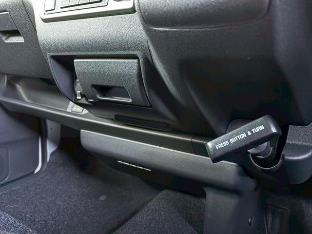 ハイエースバン スーパーＧＬ　ダークプライムＩＩ　新車未登録　８型　ダークプライムＩＩ　ナビＴＶ　全方位カメラ　トヨタセーフティセンス　両側電動スライドドア　黒木目コンビステアリング　ＪＡＯＳ前後スキッドバー　ナイトロパワー艶消黒１６ＡＷ（36枚目）