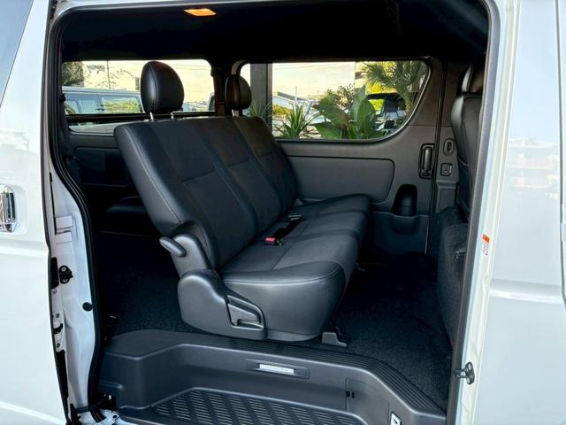 ハイエースバン スーパーＧＬ　ダークプライムＩＩ　新車未登録　８型　ダークプライムＩＩ　ナビＴＶ　全方位カメラ　トヨタセーフティセンス　両側電動スライドドア　黒木目コンビステアリング　ＪＡＯＳ前後スキッドバー　ナイトロパワー艶消黒１６ＡＷ（42枚目）
